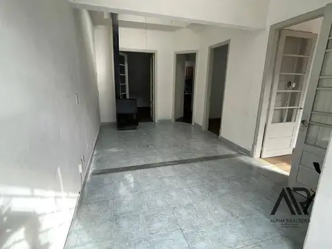 Casa 6 ambientes con 1 baño