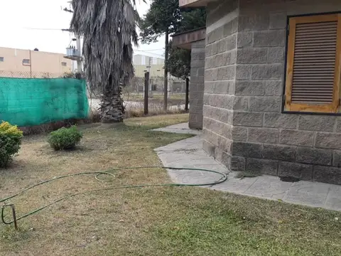 Casa 6 ambientes con 4 baños