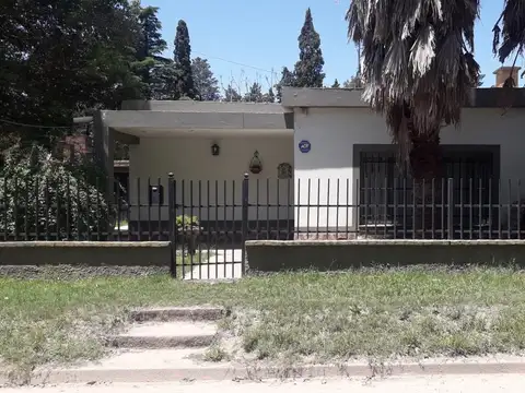 OPORTUNIDAD 2 CASA + DPTO + TERRENO (ZONA SUR)