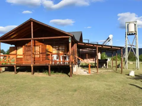 se vende Hermosa cabaña de troncos con pileta