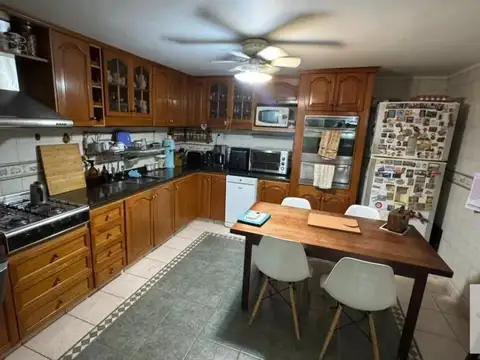 Departamento en venta - 5 Dormitorios 2 Baños - Barracas