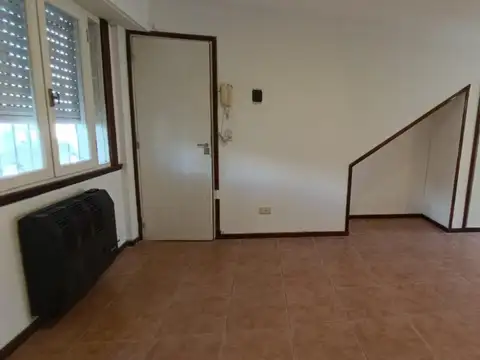 Depto Tipo Casa en Alquiler de Monoambiente