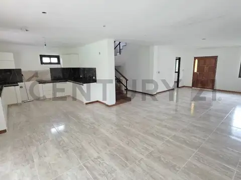 Casa 5 ambientes con 3 baños