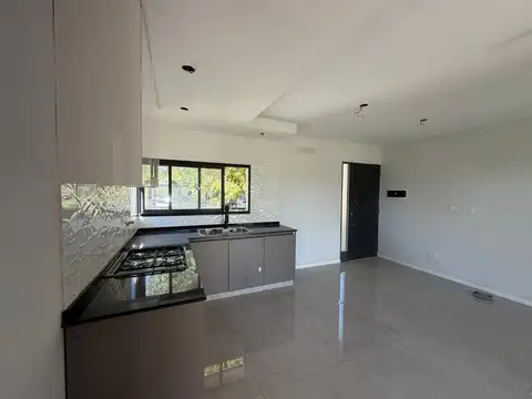 CASA CON PILETA Y QUINCHO EN VENTA APTA CREDITO ROLDAN LAS TARDES