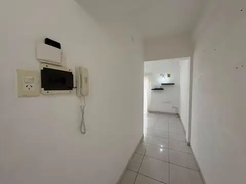 Estrada 1200, Piso 1