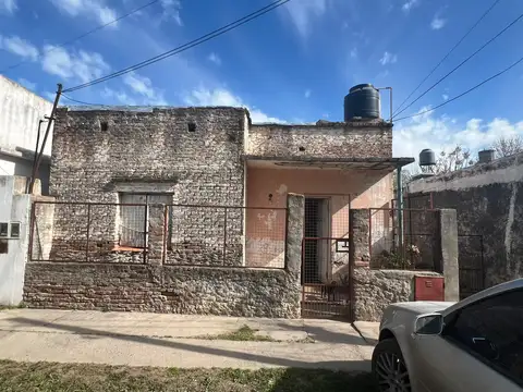 CASA A RESTAURAR EN VENTA! GENERAL LAS HERAS