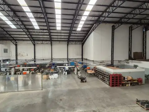 Depósito en Venta - Logística o taller fabril 1.500 m2 cubiertos en excelente estado - Lanús -