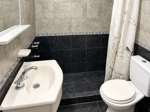 Casa 9 ambientes con 3 baños