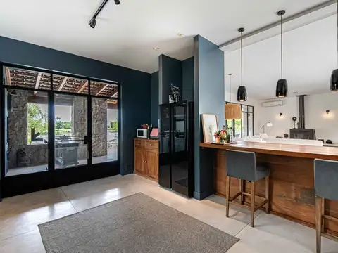 Casa en Venta con 4 cocheras
