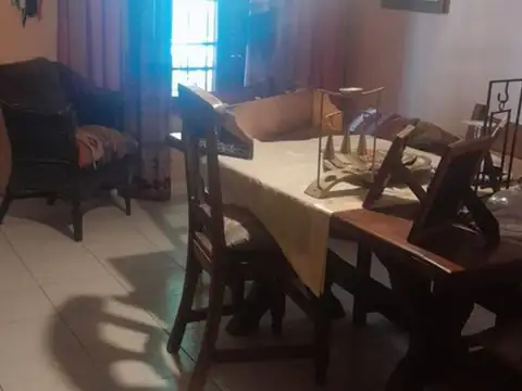 Casa 5 ambientes con 2 baños