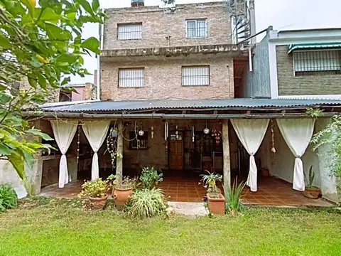 VENTA CASA + DEPARTAMENTO COCHERA JARDIN