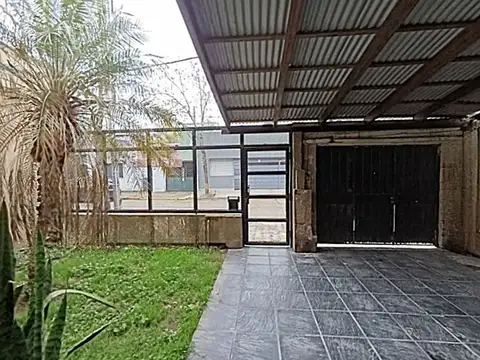 Casa 9 ambientes con 3 baños