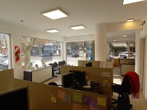 Local comercial 2 pisos - Zona 13 y 43