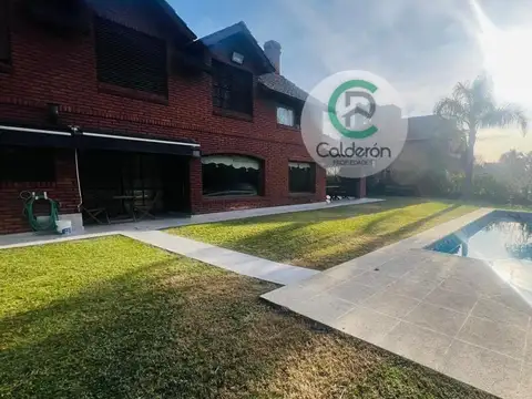 Casa 5 ambientes con 4 baños
