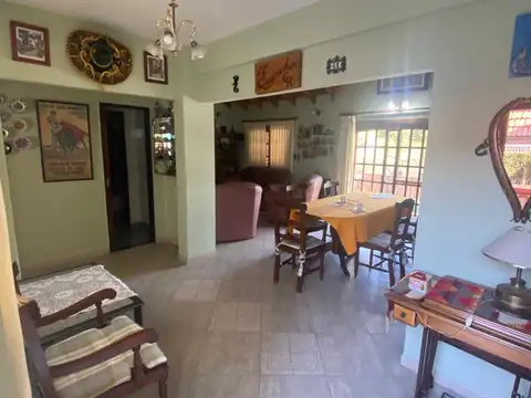 2 PH 1º PISO POR ESCALERA  2 AMB. AL FRENTE Y 3 AMB. AL CONTRAFRENTE SE VENDEN JUNTOS EXCELENTES