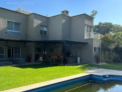 Casa 6 ambientes con 4 baños