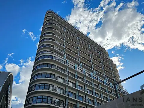 Dr. Enrique Finocchieto  900