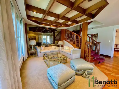 Casa en Venta con 2 cocheras