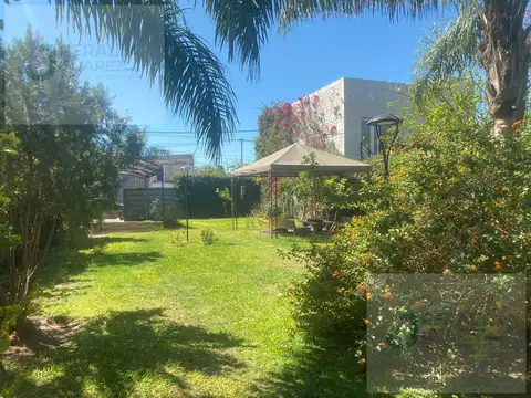 Casa en Venta con 3 cocheras