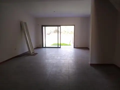 Casa 4 ambientes con 3 baños