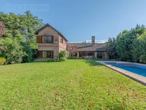 Casa en Venta con 2 cocheras