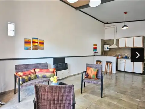 Casa en Alquiler con 3 cocheras