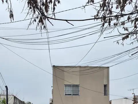 Excelente 2 ambientes muy luminoso Living-comedor integrado a la cocina ,un dormitorio con placard baño.