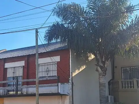 VENTA CASA MULTIFAMILIAR - GONZALEZ CATAN