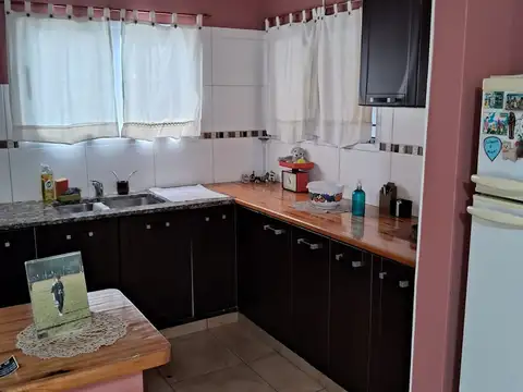 Casa 5 ambientes con 1 baño