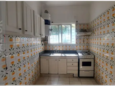 Depto Tipo Casa en Alquiler con 1 cocheras