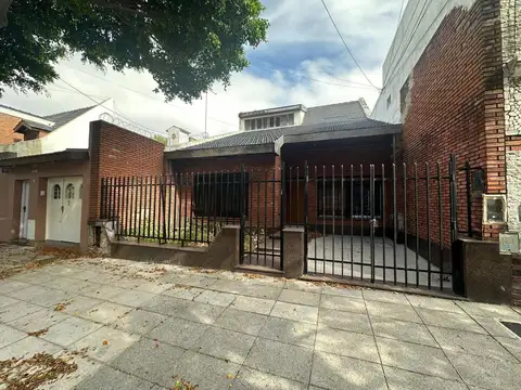 Vta hermosa casa con jardin y quincho + parrilla - Mataderos