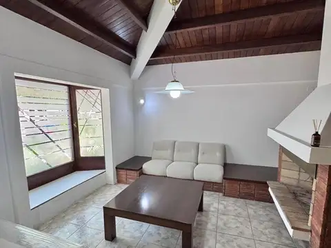 Casa en Alquiler con 2 cocheras