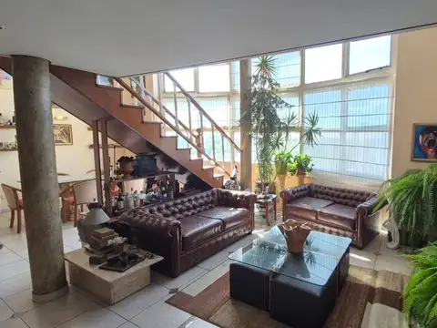 VENTA DEPARTAMENTO TRIPLEX C/ QUINCHO Y COCHERA