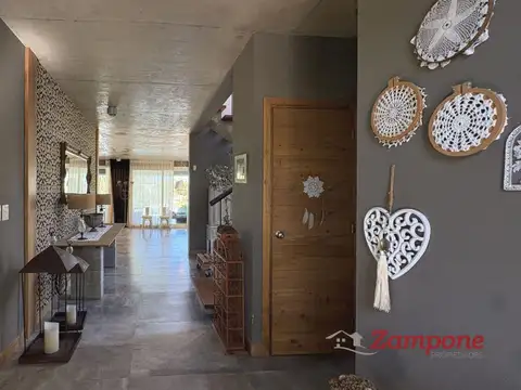 Casa en Alquiler con 2 cocheras