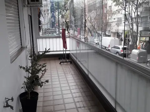 J Salguero 1800, Piso 1