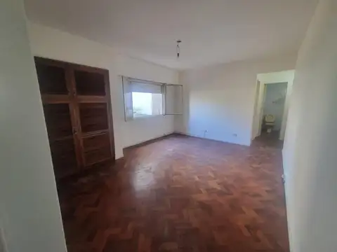 2 AMP AMB-S/ AV. RIVADAVIA FRENTE PZA ONCE-C/FTE-APTO PROFES