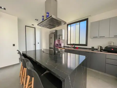 Casa 5 ambientes con 3 baños