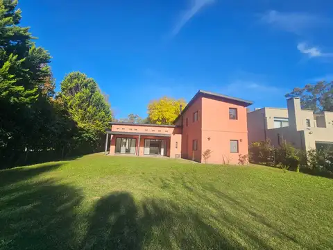 Casa en Venta en La Peregrina, USD 297.000