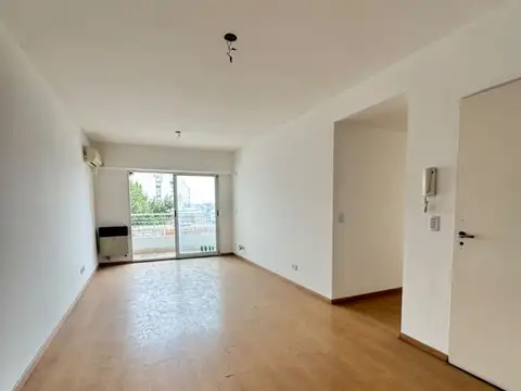 3 AMBIENTES CON BALCON, EN VENTA!