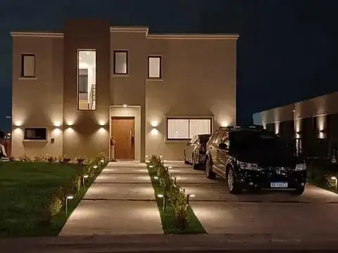 Casa 5 ambientes con 3 baños