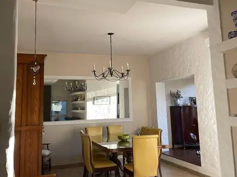 Casa 4 ambientes con 3 baños