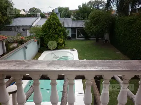 Casa 6 ambientes con 2 baños