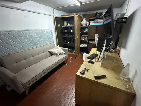 Galpon/ local con vivienda en esquina