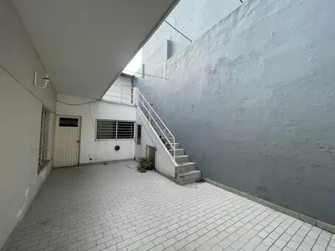 Local en Alquiler en Monte Castro, $ 2.000.000