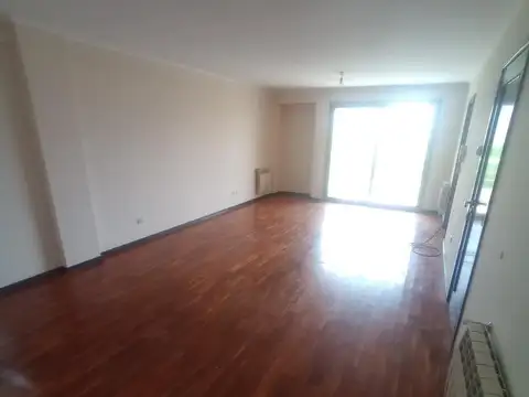 Semipiso 3 ambientes con balcón saliente - cochera y baulera