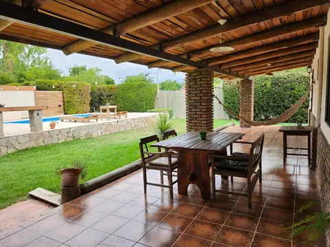 CASA 5 HAB EN VENTA EN CORRALITOS PILETA QUINCHO