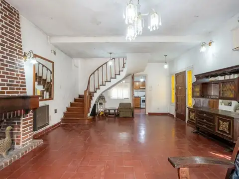 VENTA CASA OPORTUNIDAD A RECICLAR EN VILLA DE MAYO