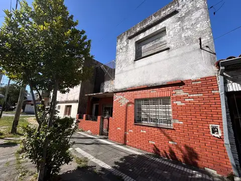 Casa en Venta p/ 2 familias en Lanús patio/terraza