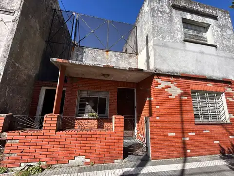 Casa en Venta p/ 2 familias en Lanús patio/terraza