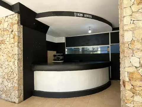 Avenida Arquitecto Jorge Bunge 700